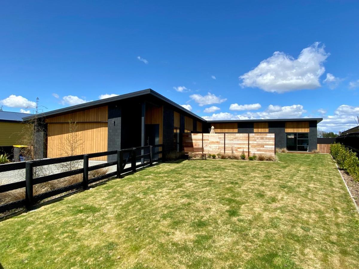 Stylish, Tasteful In Totara Villa Twizel Exterior photo